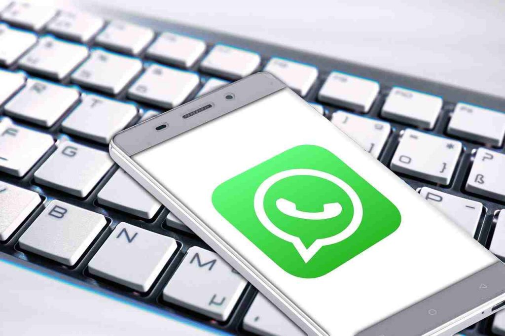Whatsapp e strumenti per spiarlo