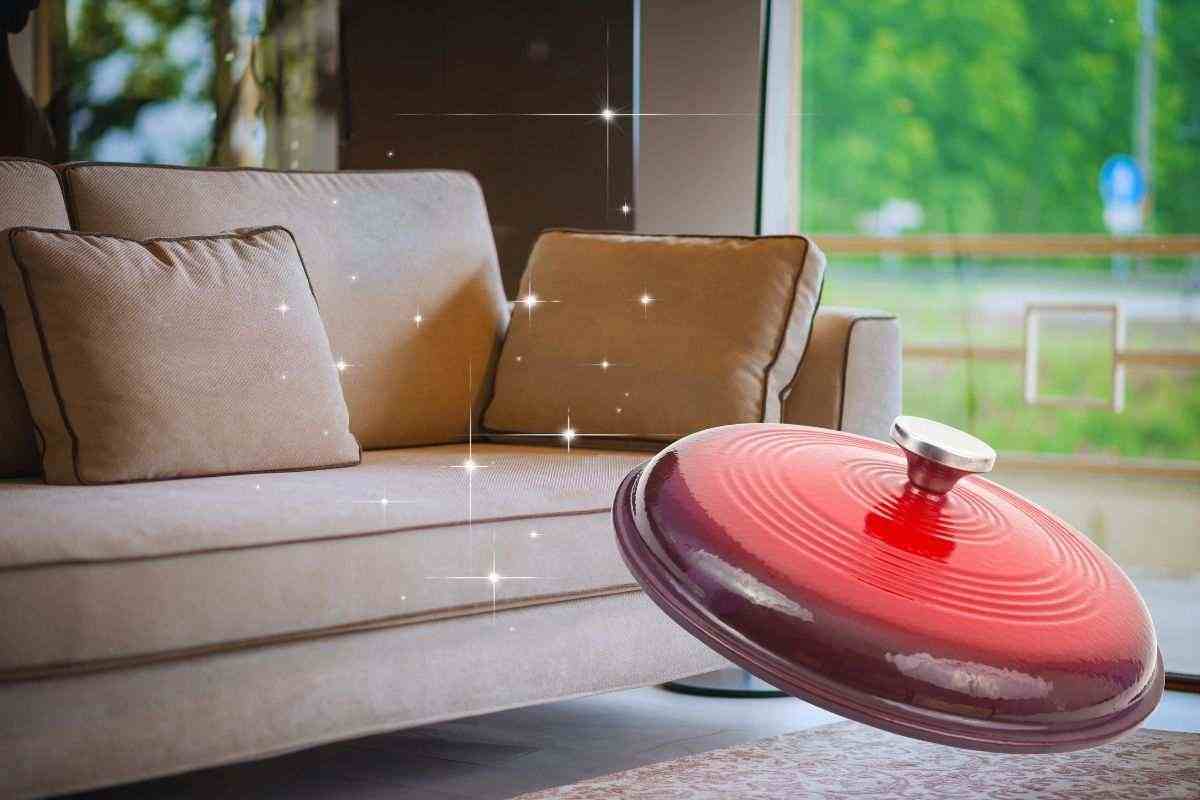 Pulire il divano con un coperchio: mai stato più semplice, ecco il trucco  che rivoluziona le faccende domestiche - Ma Che davvero