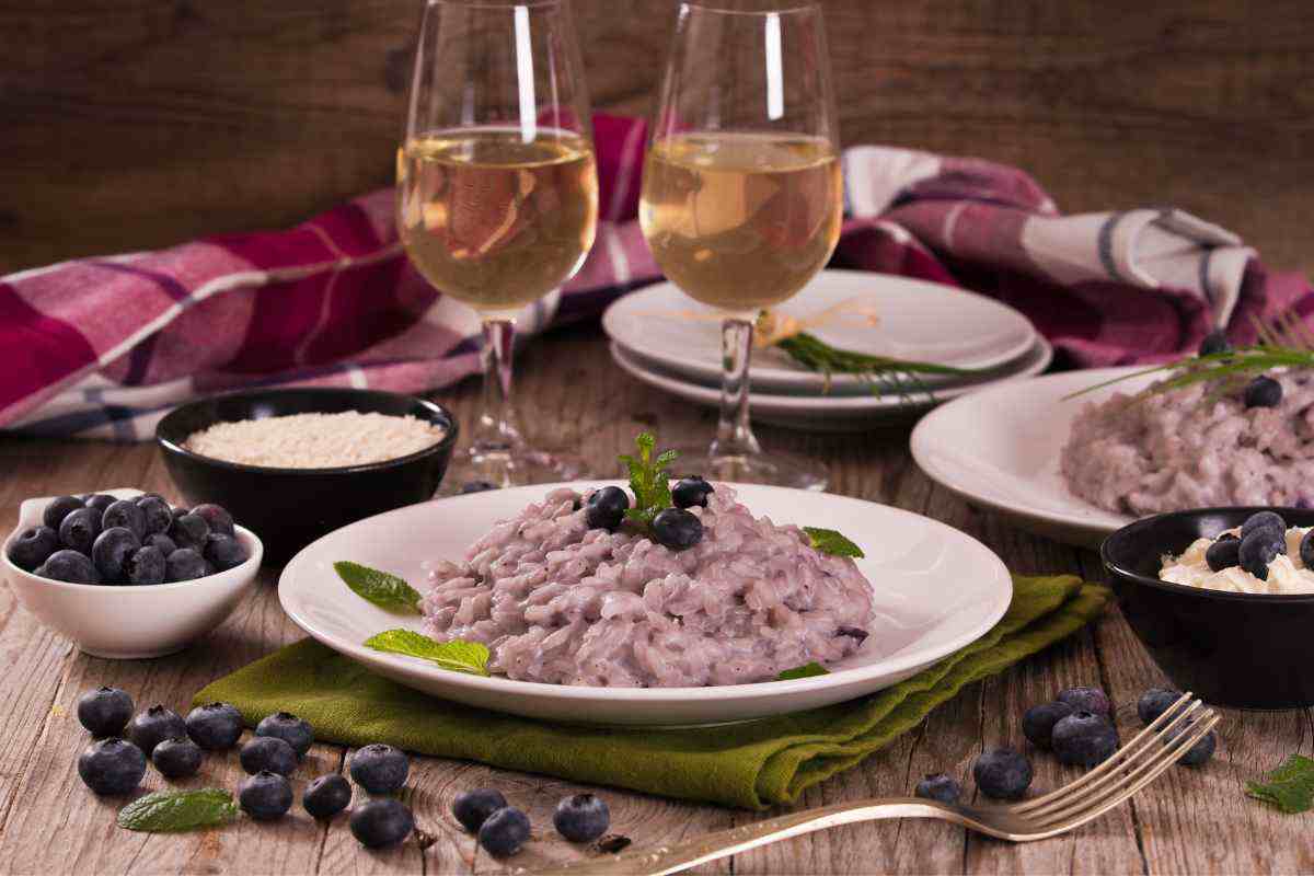 ricetta risotto viola mirtilli e taleggio