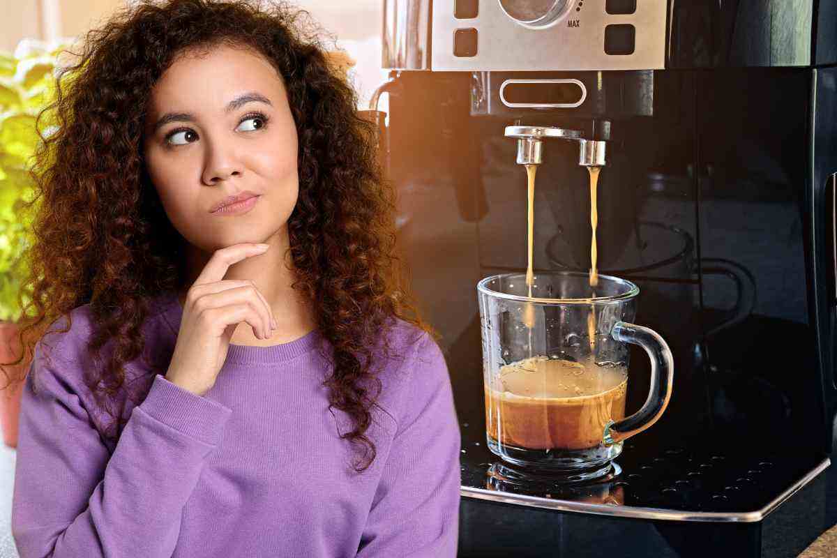 Non pulire la macchina del caffè è un errore: i rischi della scarsa igiene  - Ma Che davvero