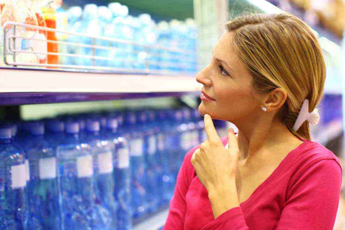 Casse d'acqua uscita strategia supermercati