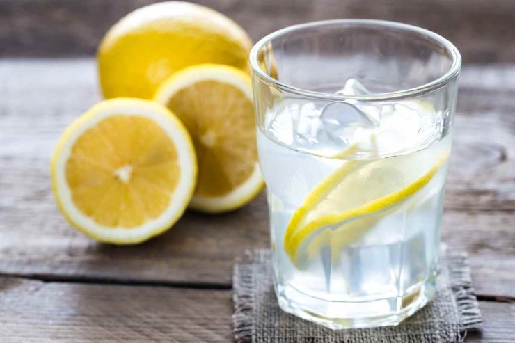 Acqua limone: quali sono benefici