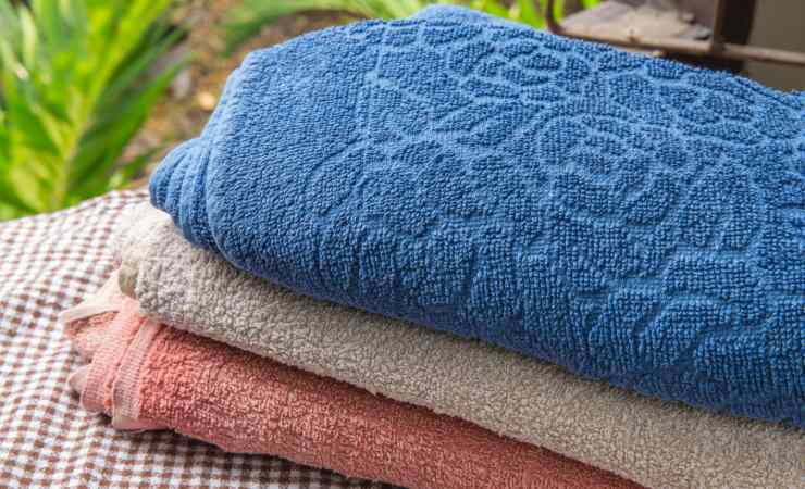 asciugamani morbidi: soluzione acqua aceto
