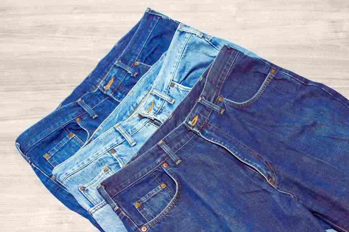 lavare jeans preservare colore soluzione