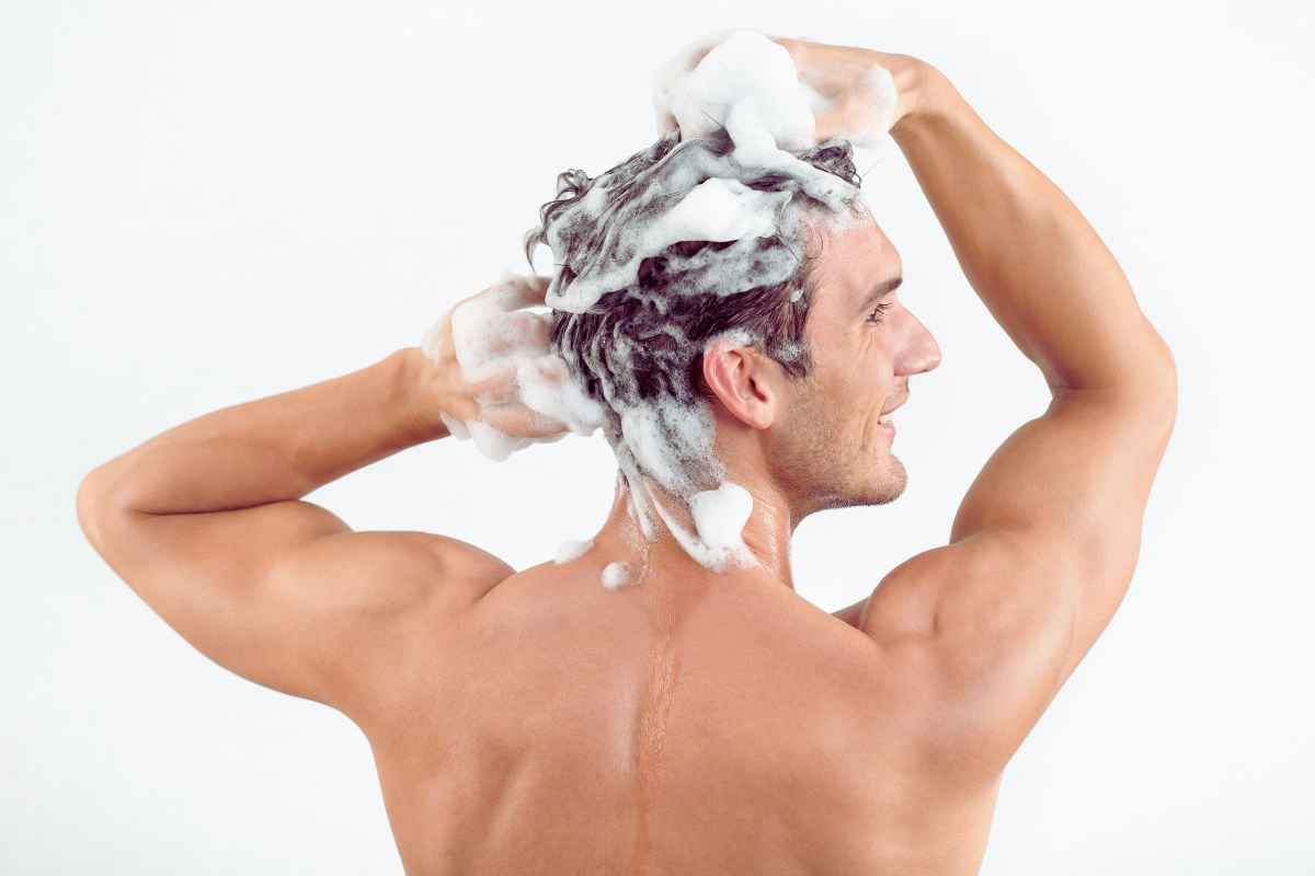 capelli grigi nasconderli aggiungere ingrediente shampoo