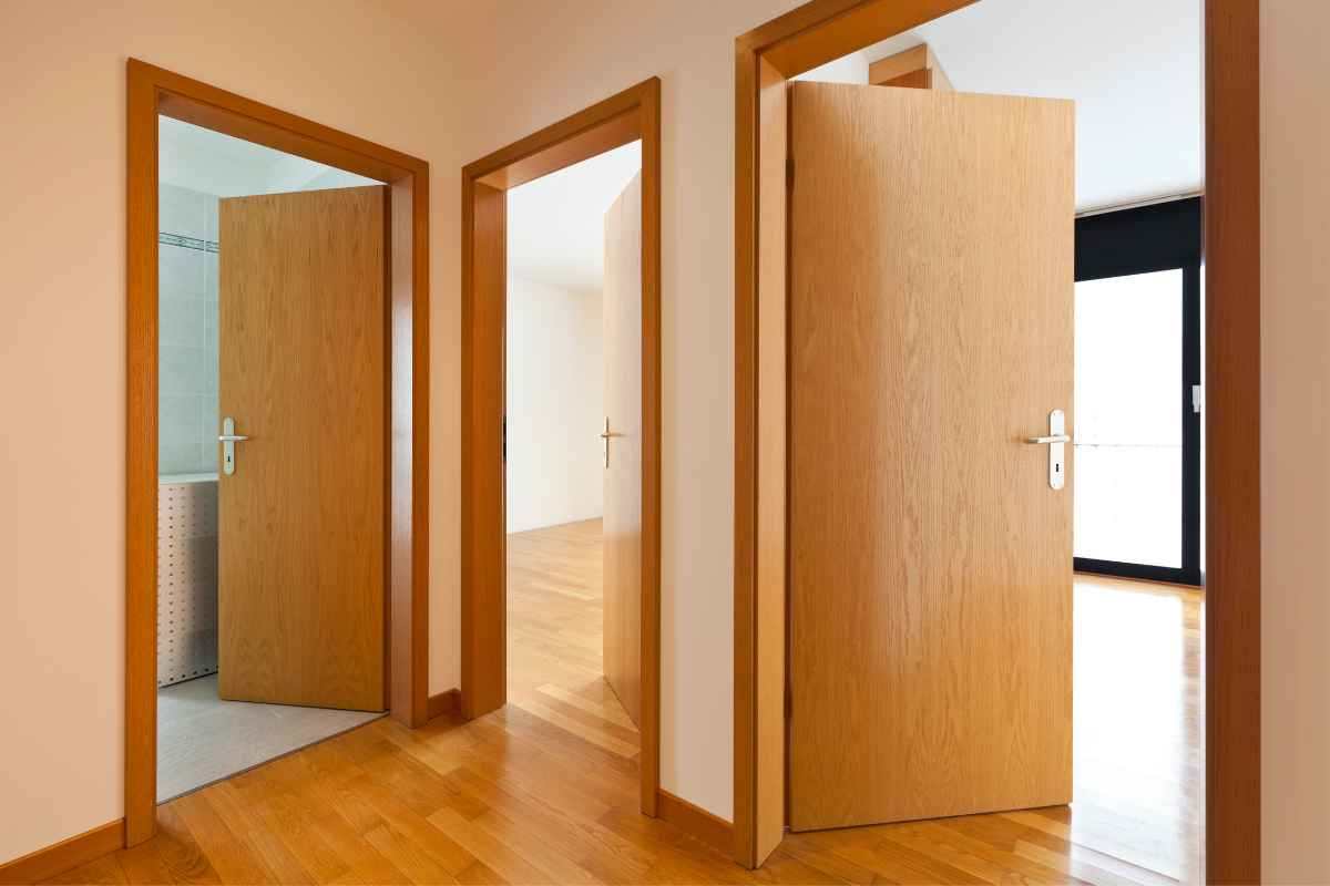 Porte legno brillanti soluzione cucina